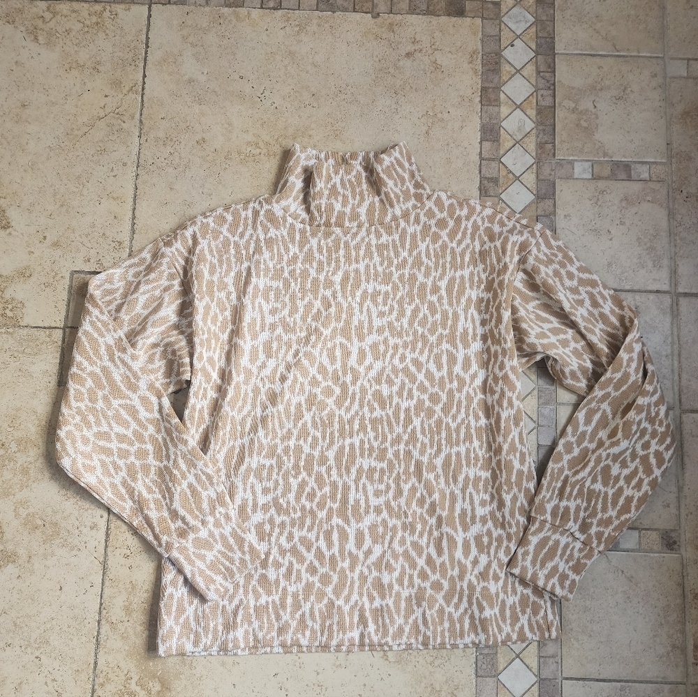 LOFT Tan and White Knit Sweater